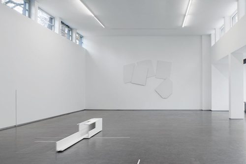 Ausstellungsansicht In Default of Appearance