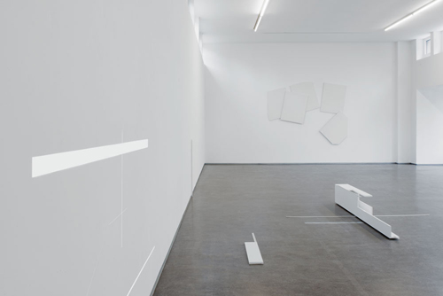 Ausstellungsansicht In Default of Appearance
