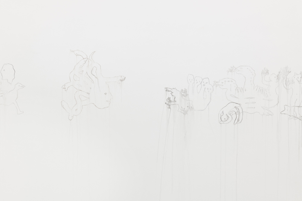 Claudia Losi; Animule (Figure Combinations), 2026; Wandbild (Aquarellstift, Wasser), 50 x 1.600 cm